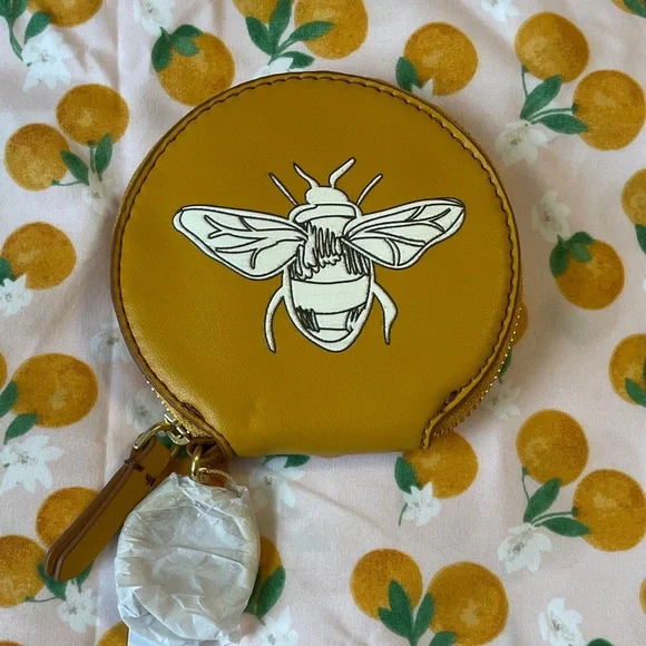 Vera Bradley Bee Design Yellow Coin Purse🐝🌻🐝 - Picture 3 of 12